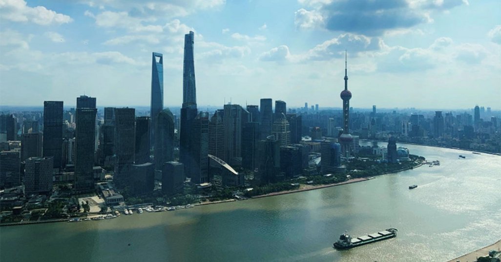 skyline von shanghai aus dem neuen lucanet buero